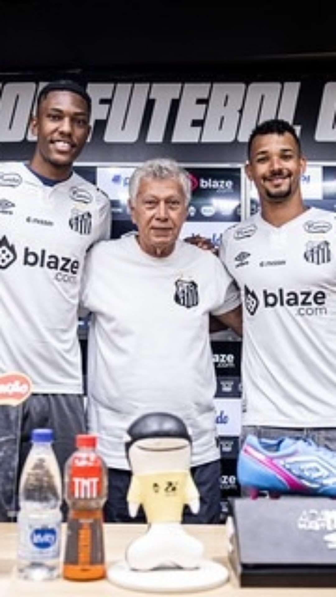 Santos anuncia Zé Ivaldo e Luisão: dupla de zagueiros pode estrear contra o Mirassol