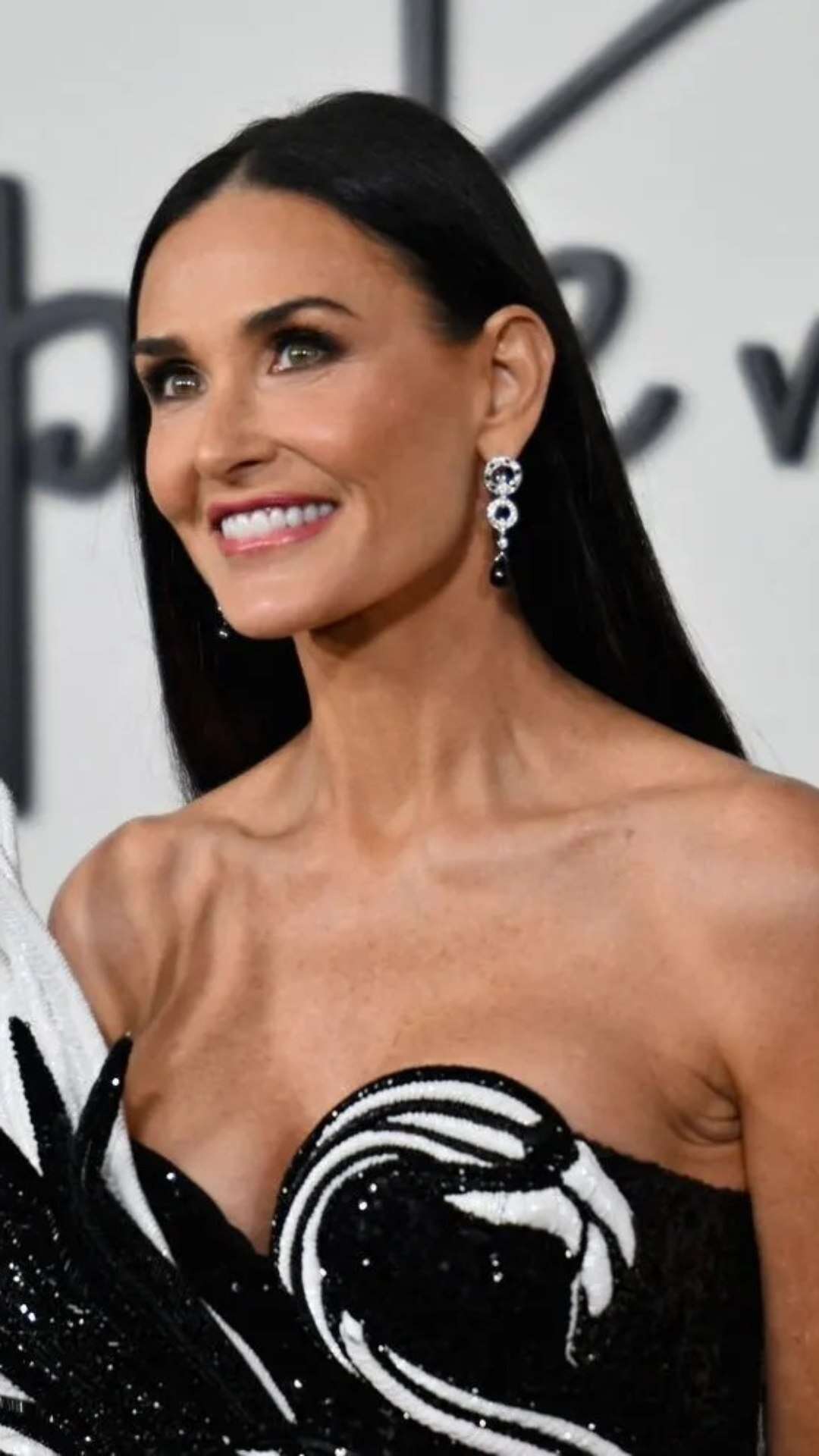 5 looks marcantes de Demi Moore, atriz de ‘A Substância’, para se inspirar