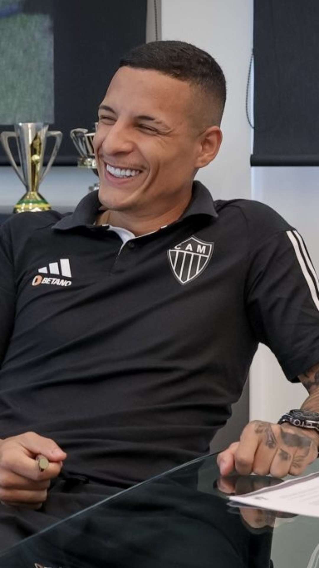 Guilherme Arana garante permanência no Atlético-MG e se declara “imensa gratidão”