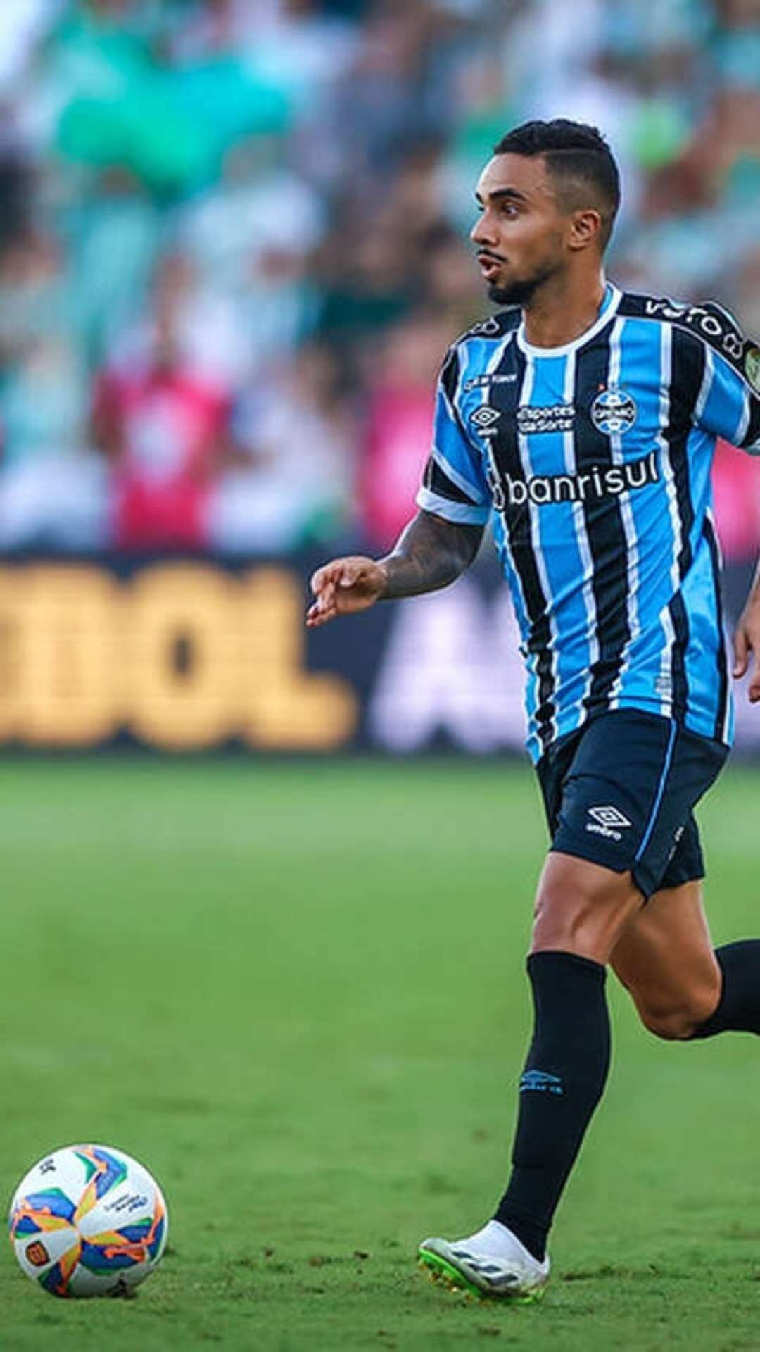 Renato tem dúvidas para escolher o lateral-esquerdo do Grêmio no clássico