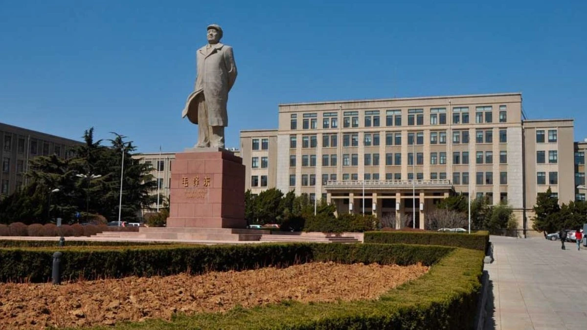 Universidade da China expulsa aluna por namorar estrangeiro