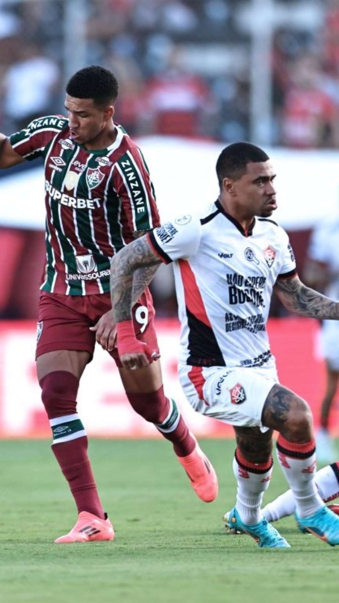 Vitória vence Fluminense em confronto direto para se distanciar do rebaixamento