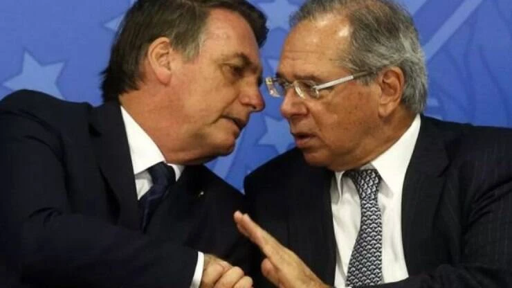 Bolsonaro zomba de Guedes em tom de ironia: 'Achei alguém para te elogiar'