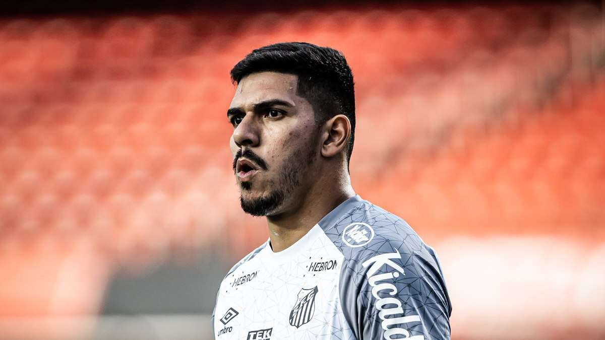 Goleiro do Santos se pronuncia após tentativa
de assalto em seu apartamento