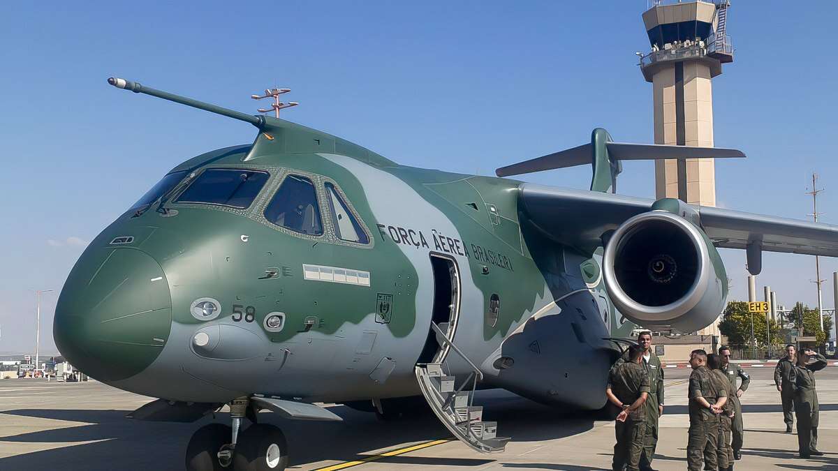 Repatriação: sétimo avião com 69 passageiros e 9 pets chega ao Brasil