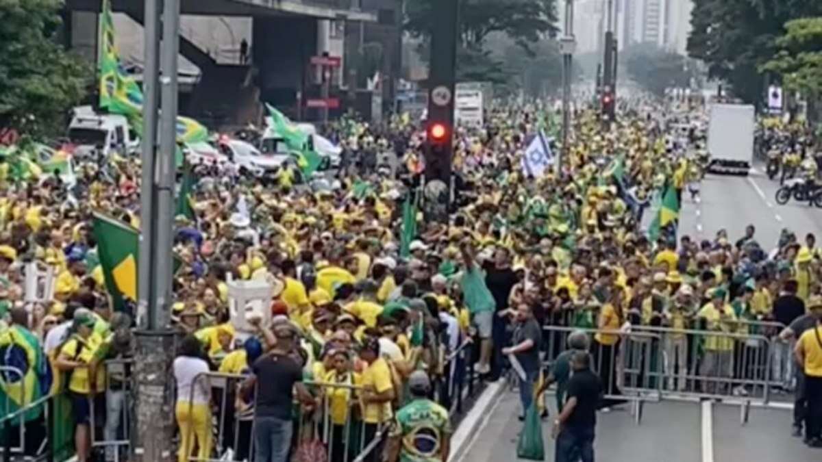 Bolsonaro chega com governador Tarcísio de Freitas ao ato contra Alexandre de Moraes