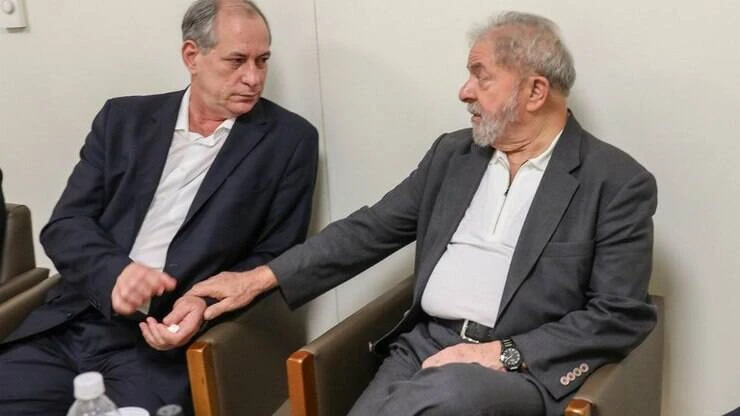 Lula e Ciro reatam amizade em reunião e aliança contra Bolsonaro é cogitada