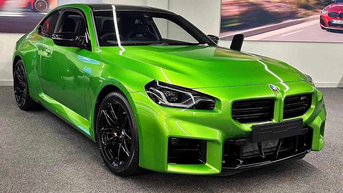 Conheça o BMW M2 G87 verde visto com Abel Ferreira