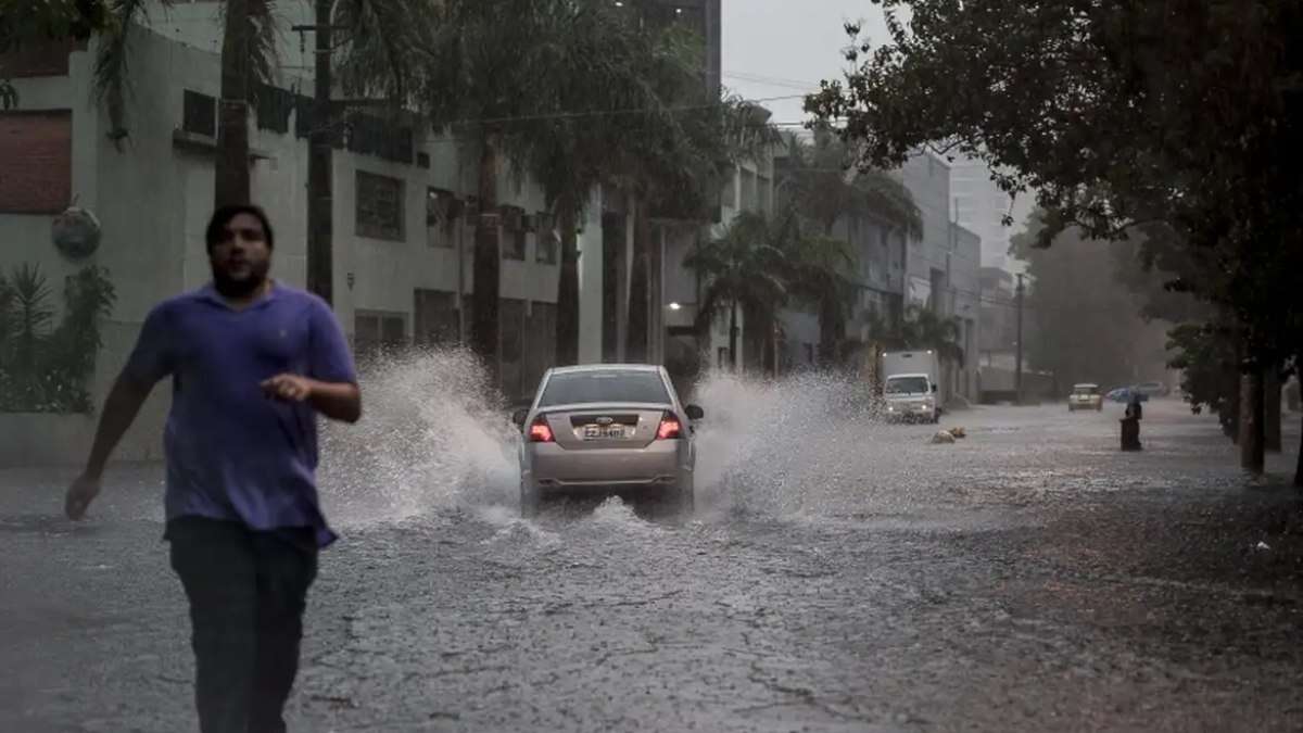 São Paulo segue com tempo frio, muitas nuvens e pancadas isoladas; veja previsão