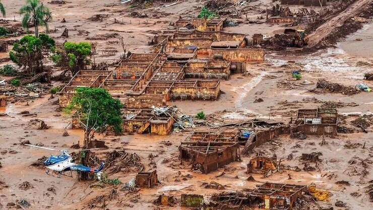 Bombeiros encontram parte de corpo em Brumadinho