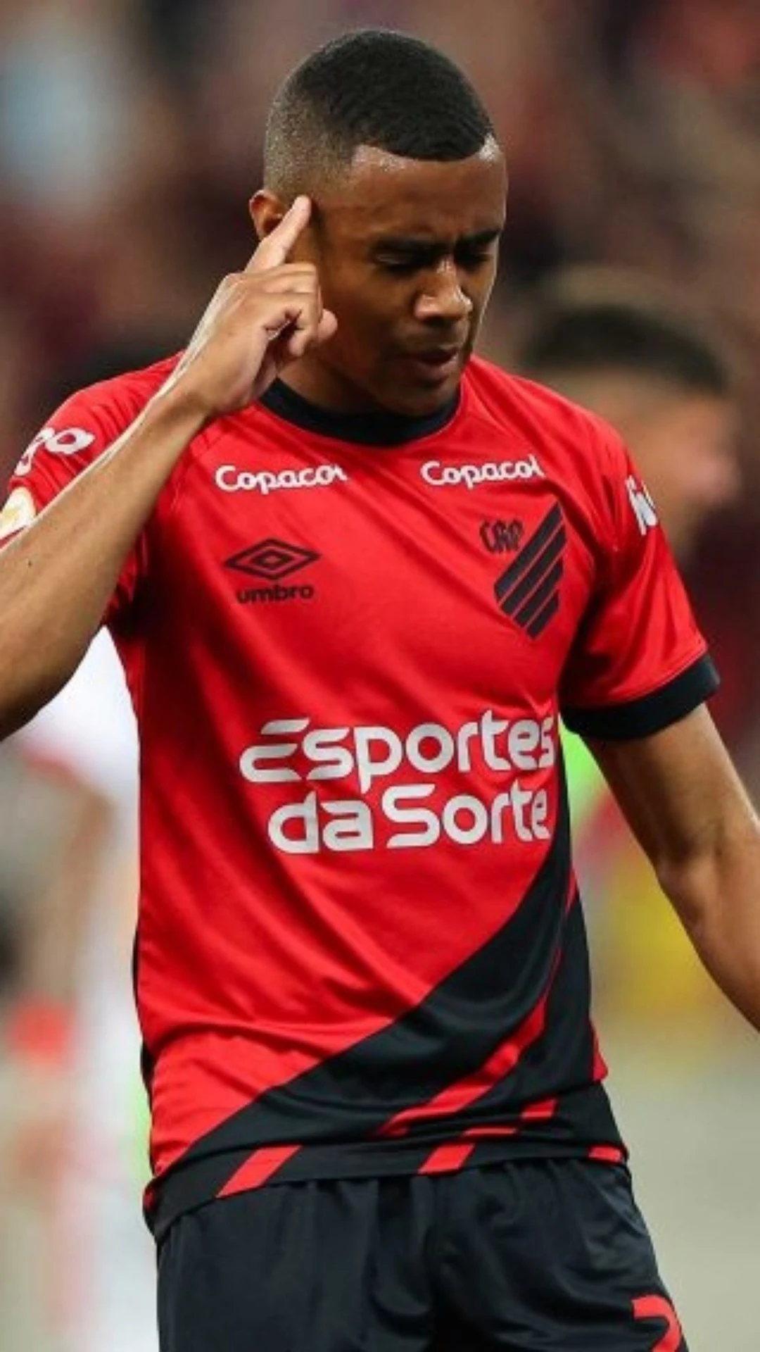 Corinthians oferece R$ 27 mi por Erick, mas Athletico dificulta