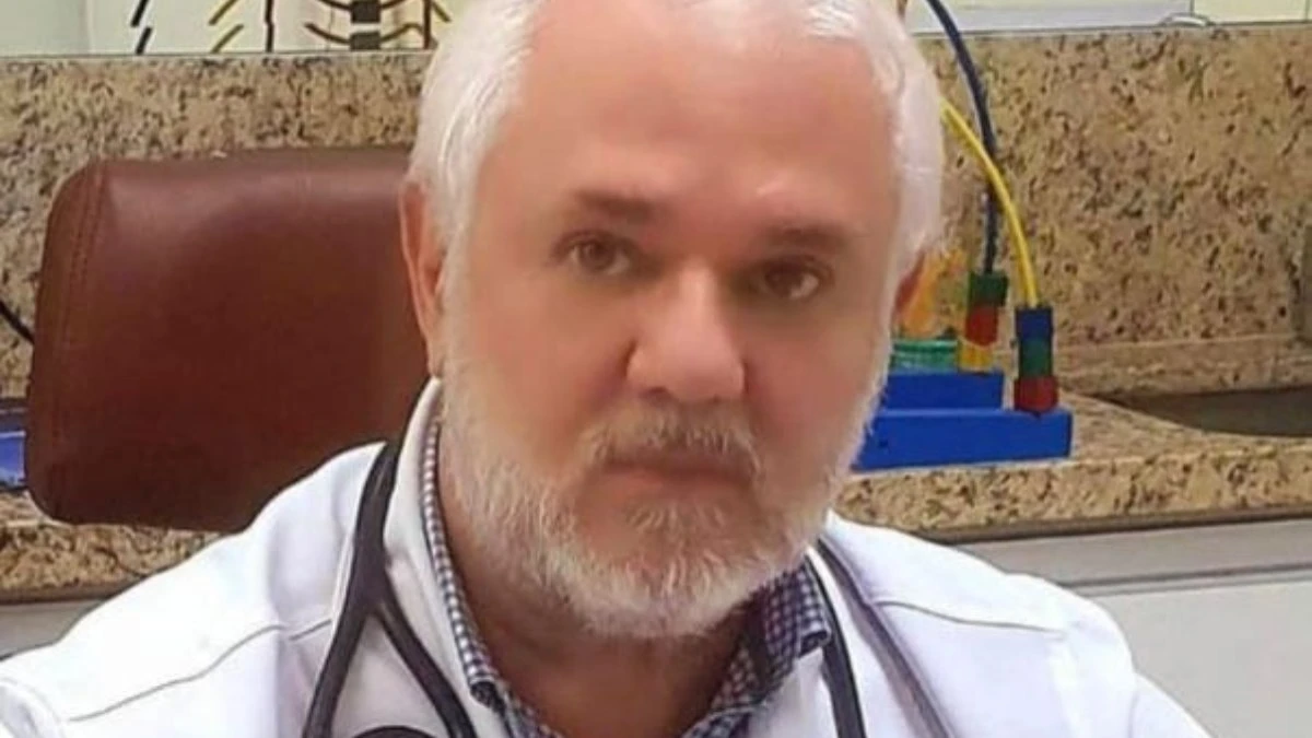 Vacina da dengue segue segura, explica pediatra Antonio Turner
