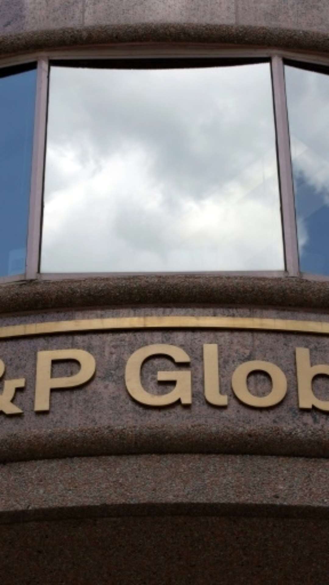 Em plena crise política, França aguarda veredicto da S&P sobre sua economia