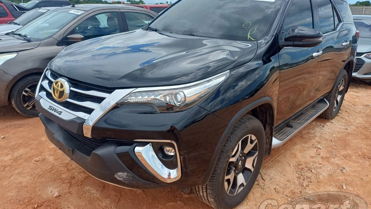 Leilão terá Hilux, SW4 e híbridos com até 30% de desconto