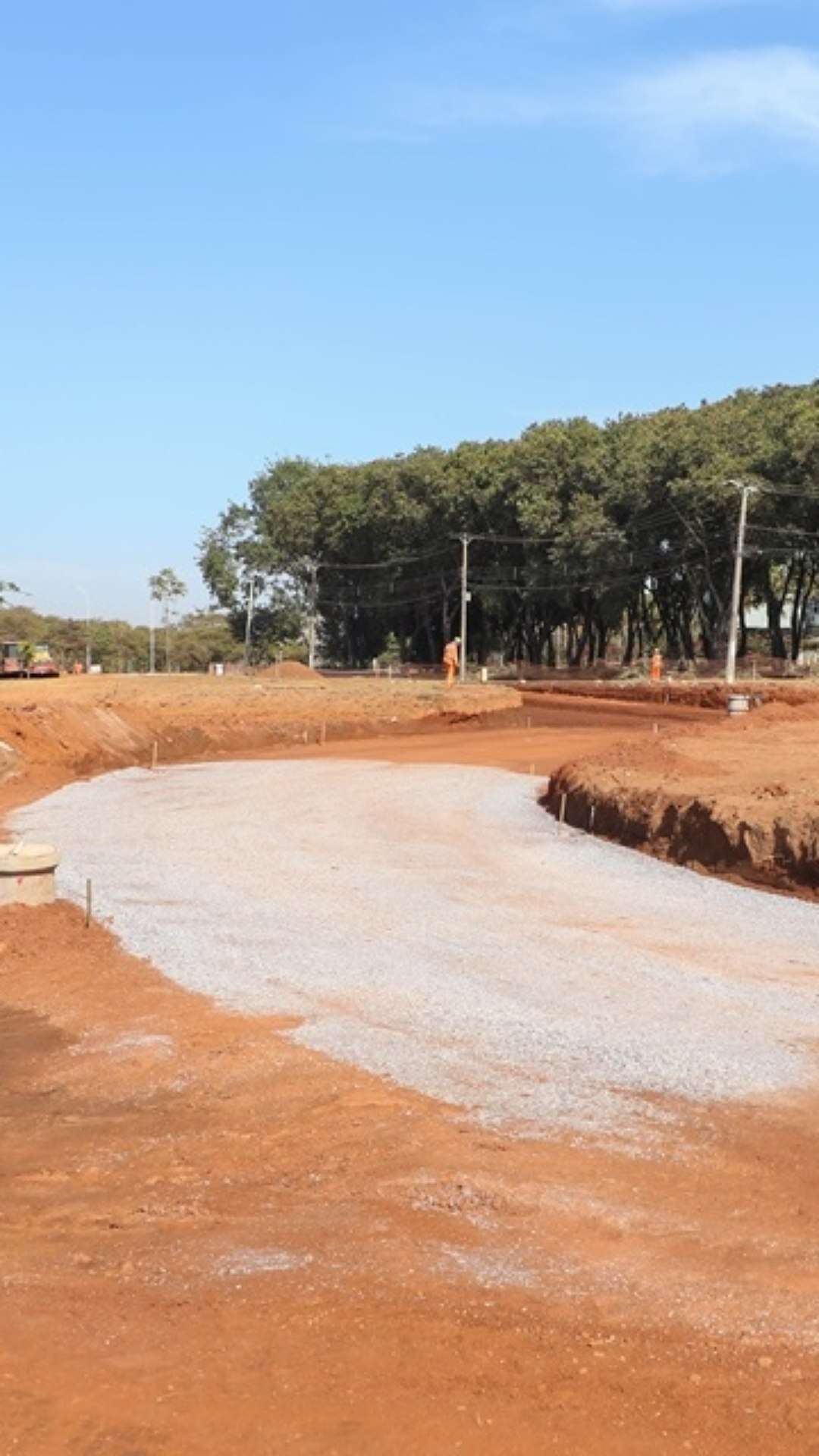 Suspensão de obra na rotatória da Octogonal trava o Corredor Eixo Oeste do BRT