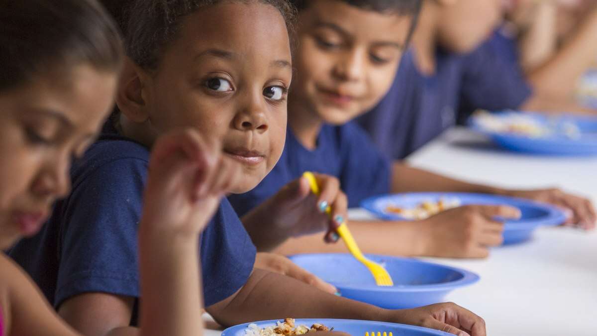 Operação contra desvio de merenda resgata R$ 2,6 milhões e prende secretário da educação