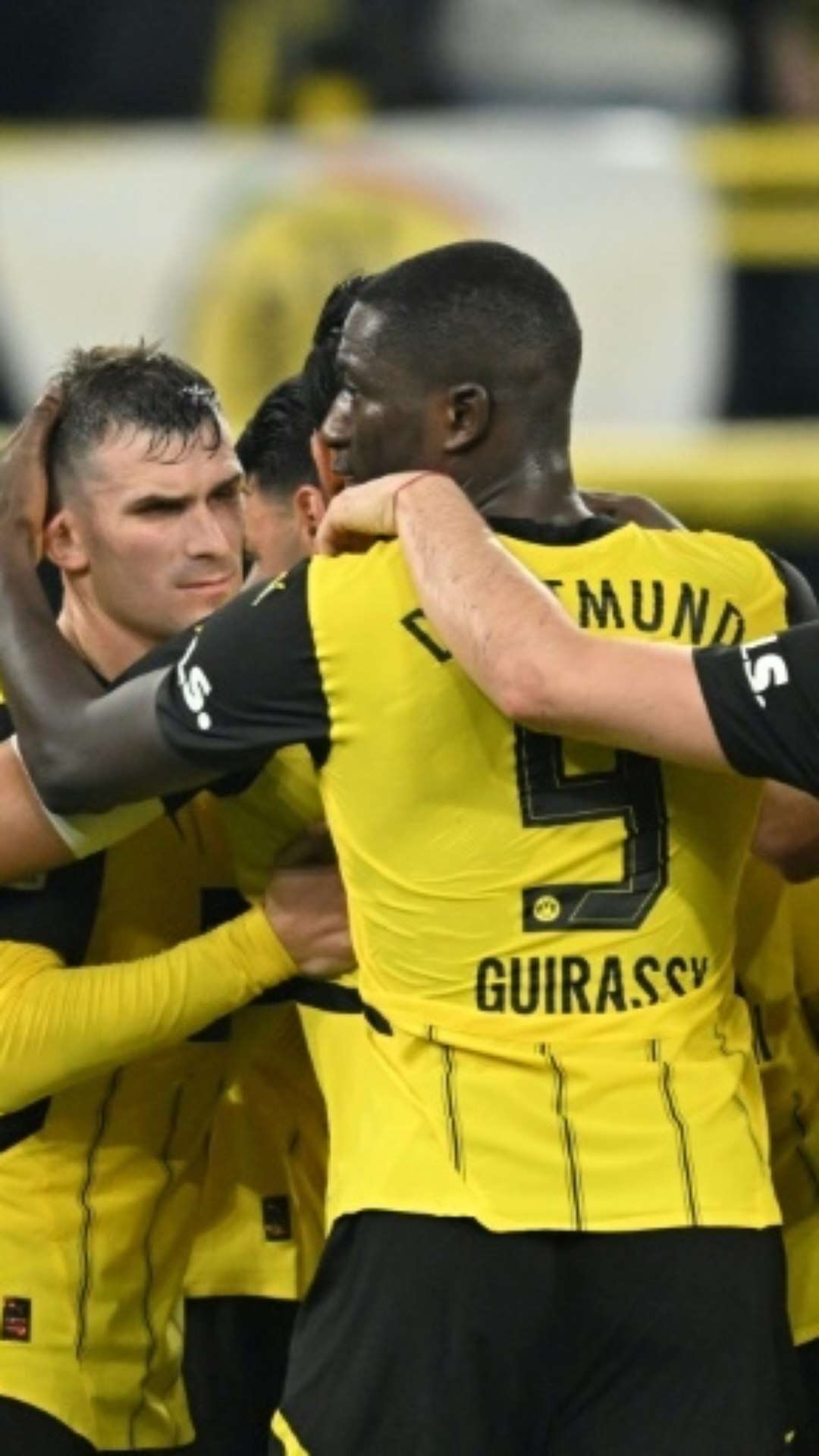 Dortmund vence St Pauli na abertura da rodada do Alemão