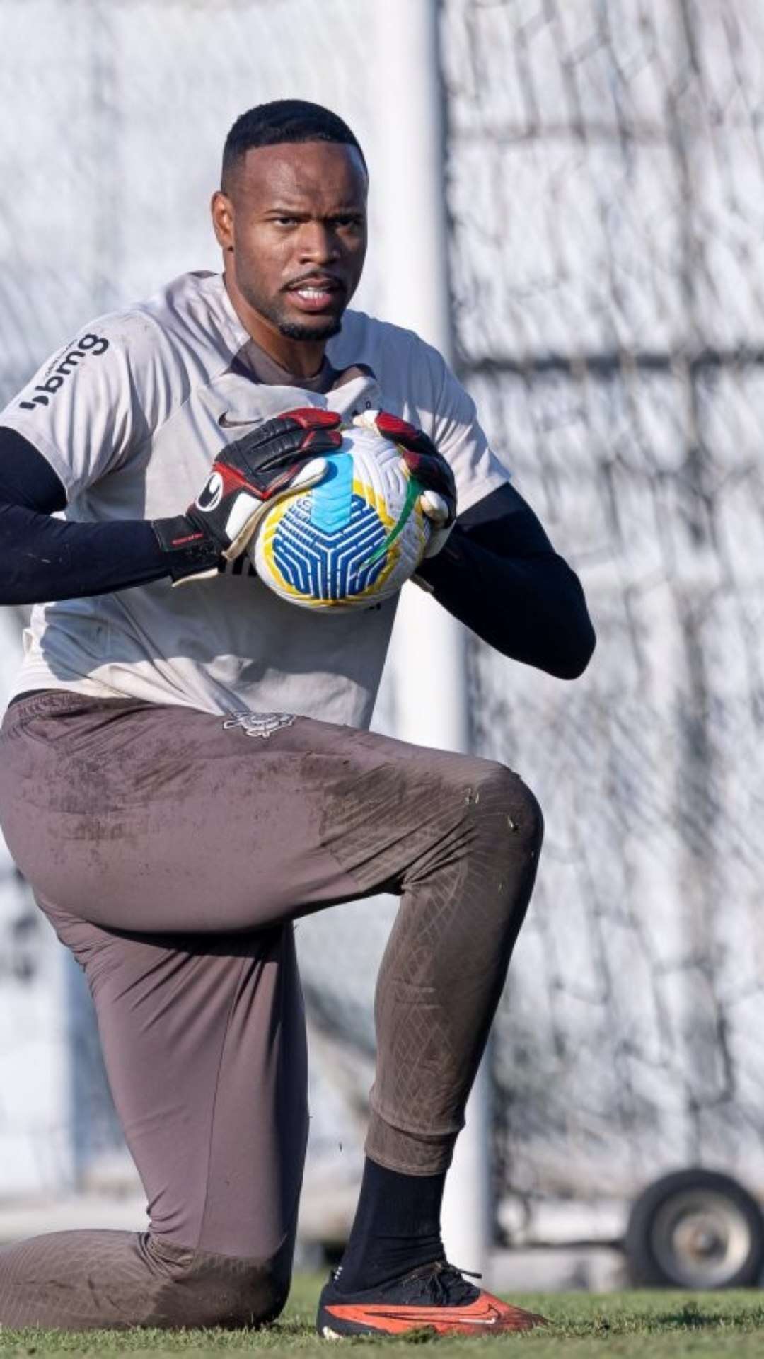 Carlos Miguel deve deixar o clube mesmo com oferta de renovação por parte do Corinthians