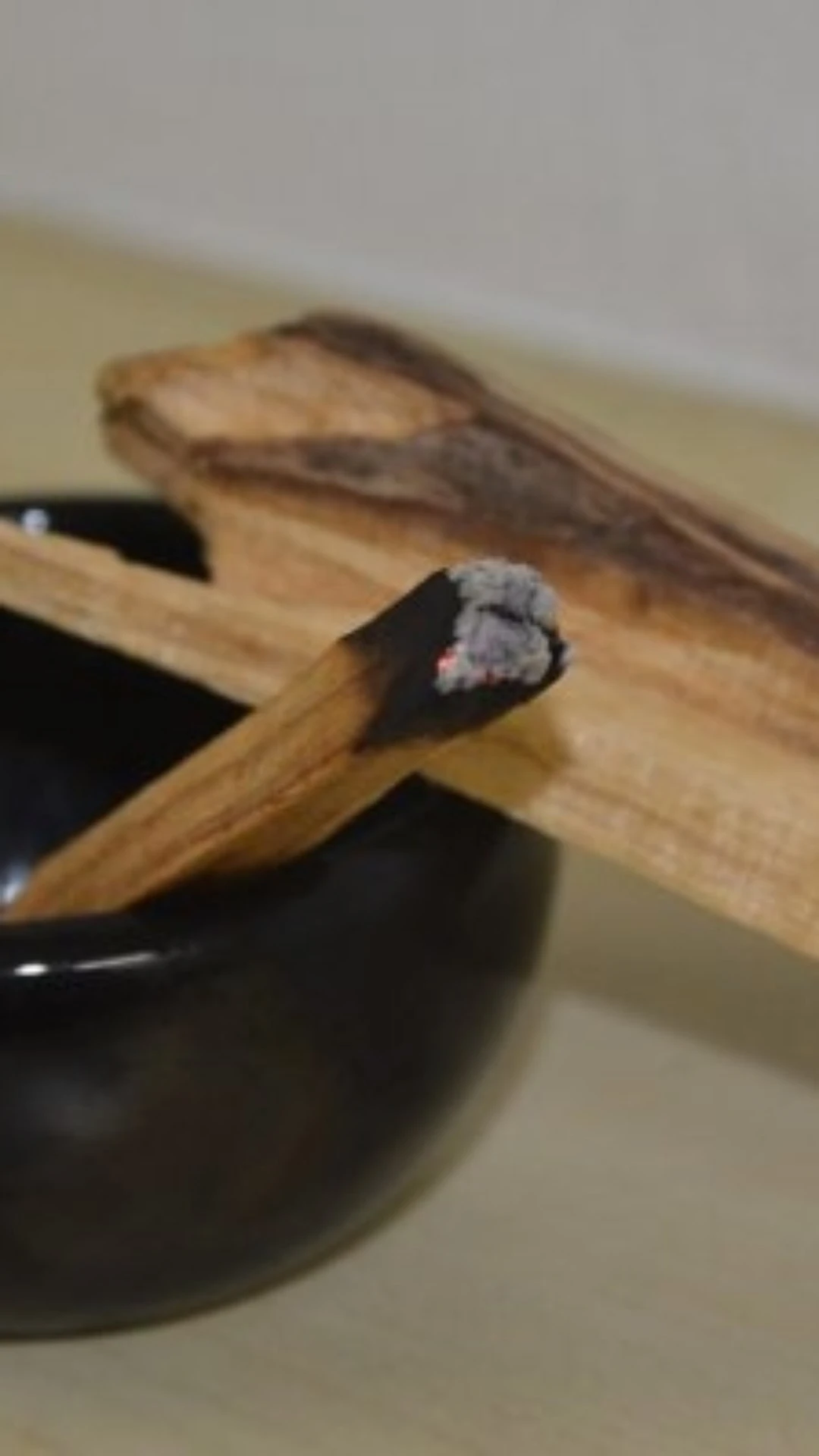 Conheça o melhor incenso para limpar energias negativas
