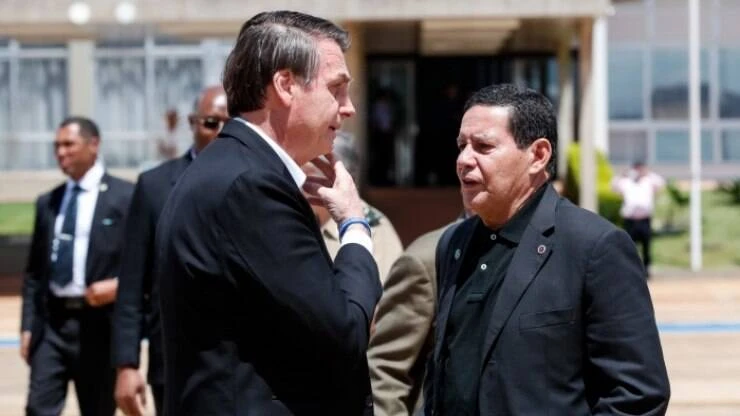 Pólvora contra os EUA: Mourão diz que Bolsonaro “se referiu a aforismo antigo”