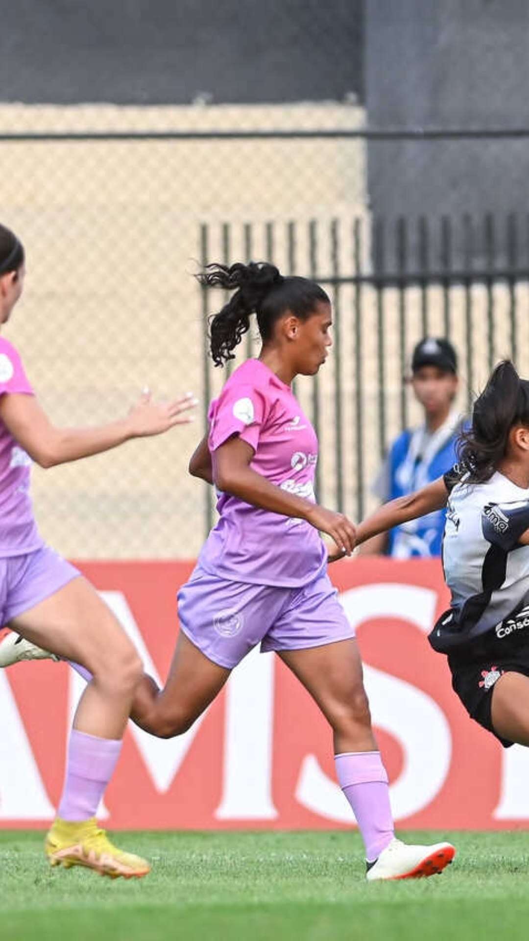 Corinthians goleia Adiffem e vence a primeira na Libertadores Feminina