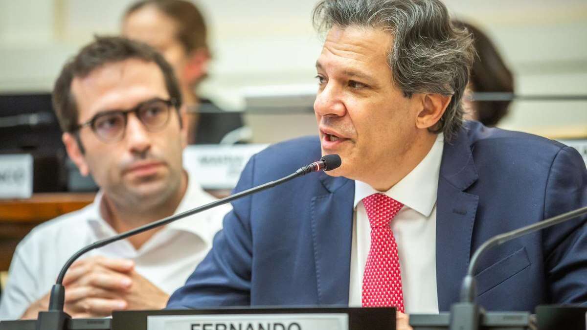 Reforma Tributária: governo vai lutar para incluir armas no imposto do pecado, diz Haddad