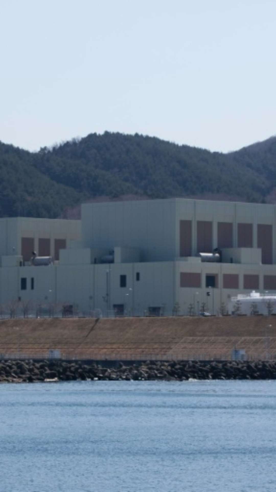 Japão reativa reator nuclear perto da central acidentada de Fukushima