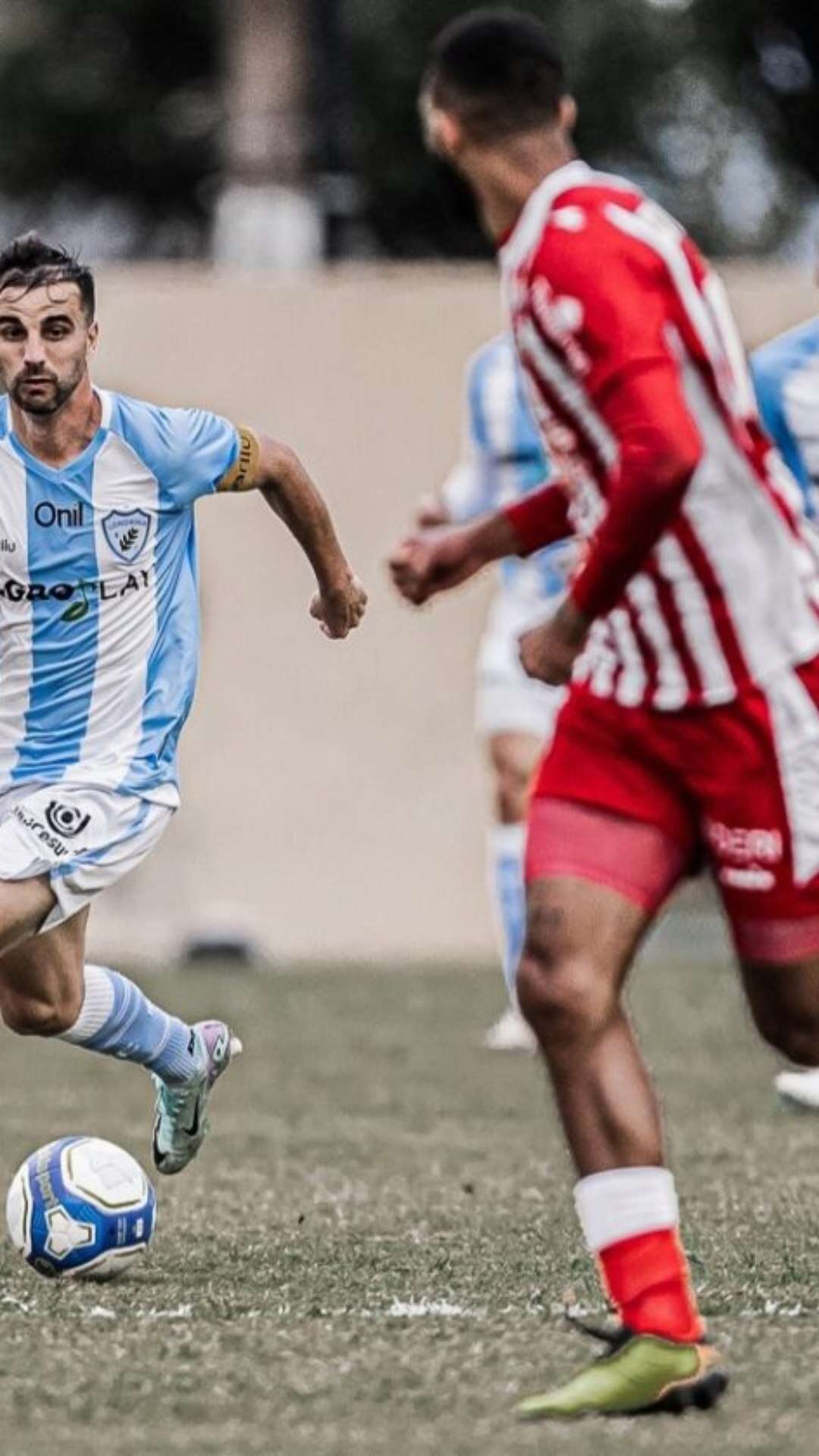 Rafael Longuine comemora gol marcado na classificação do Londrina à segunda fase da Série C