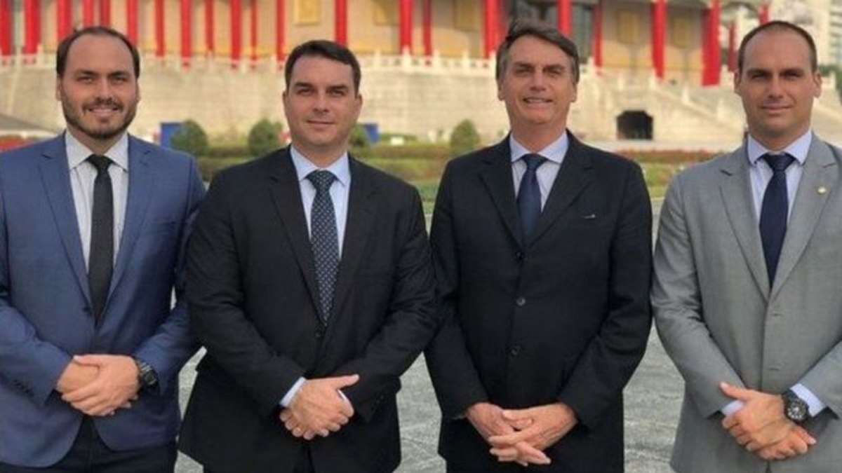 PF apura se família Bolsonaro transportou e ocultou provas em jet ski