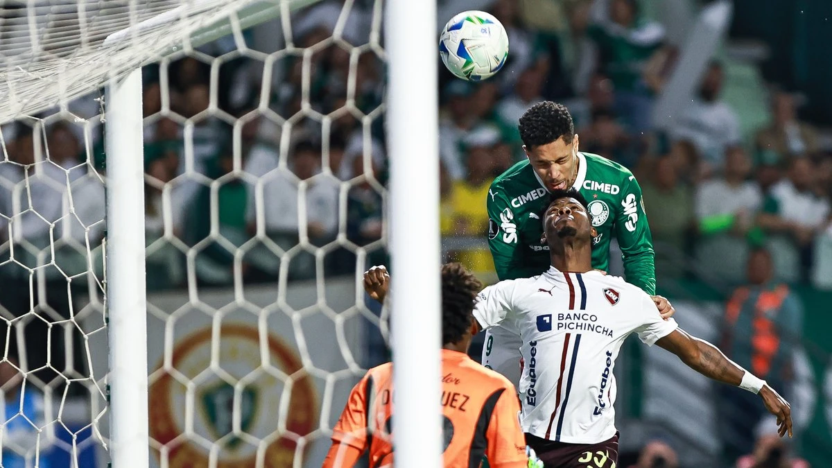 Virou: Veiga faz de pênalti e marca o 4º do Palmeiras sobre a LDU