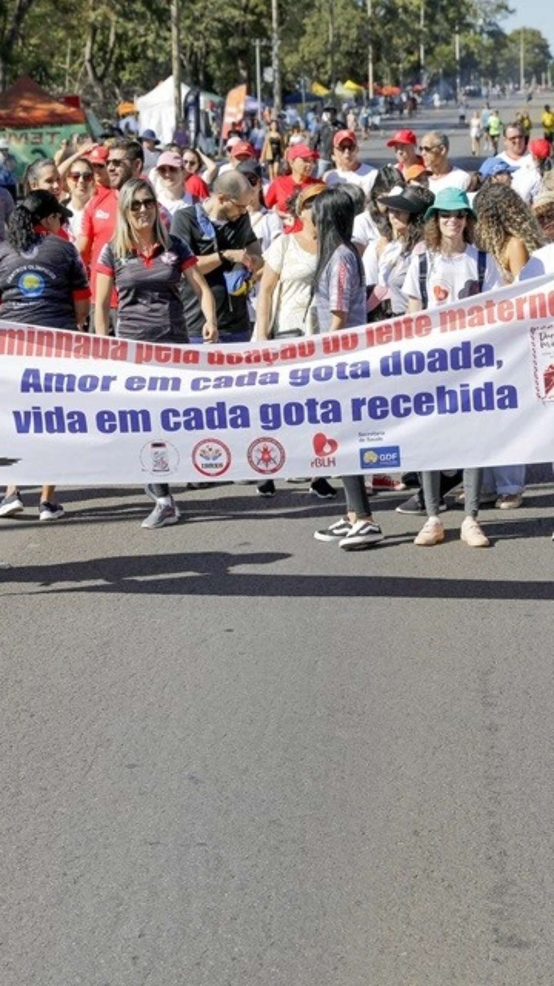 Caminhada incentiva a doação de leite materno no DF