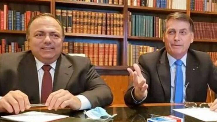 Auxiliares de Bolsonaro dizem que Pazuello segue “firme no cargo”