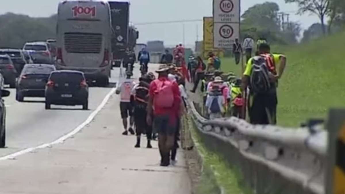 Ciclista morre atropelado na Dutra a caminho de Aparecida; morte é a 3ª na via na semana