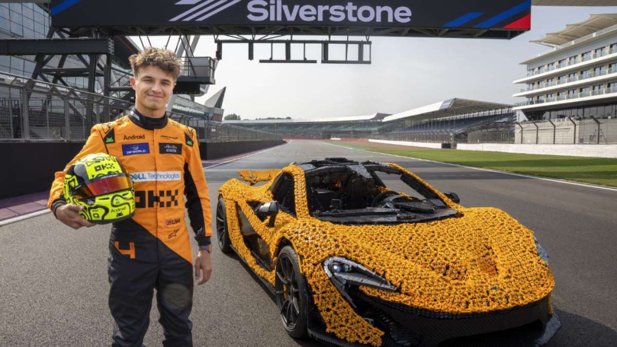 Piloto de F1 da McLaren dirige carro de Lego em tamanho real