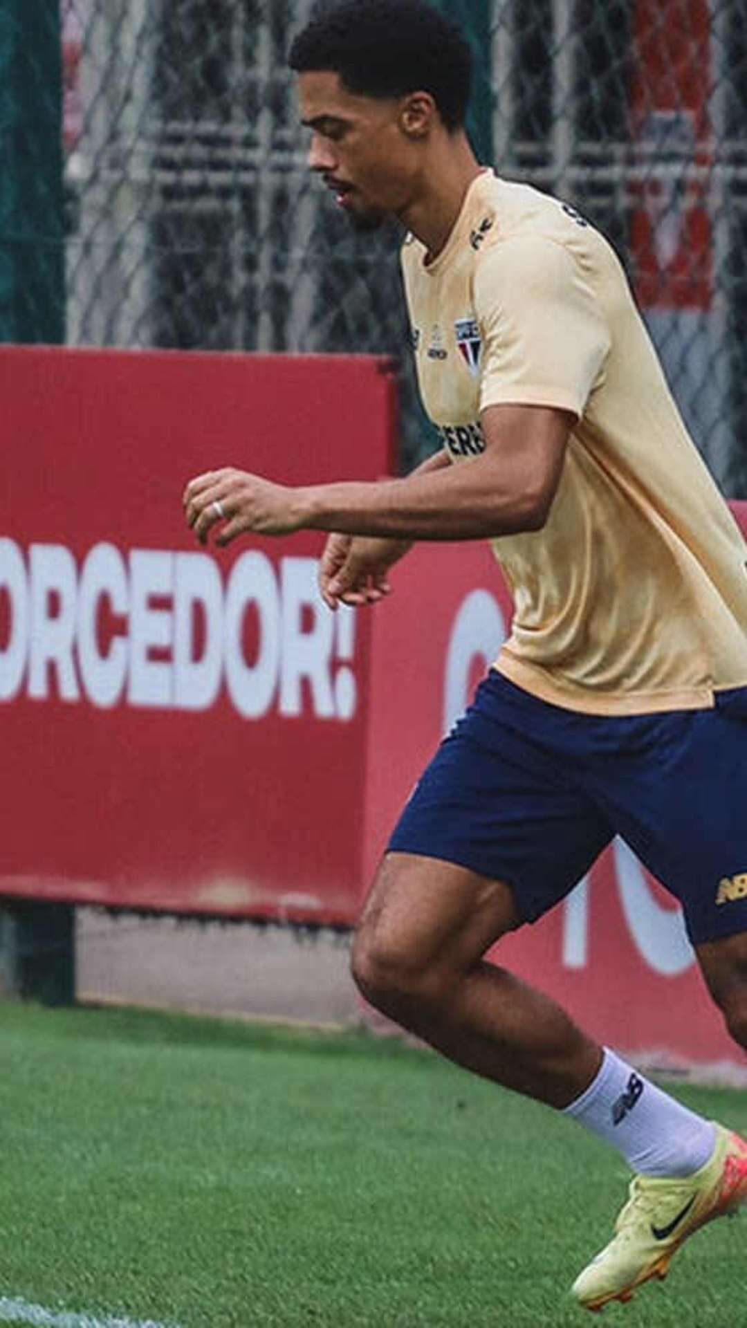 Lewis deve começar entre os titulares contra o Criciúma