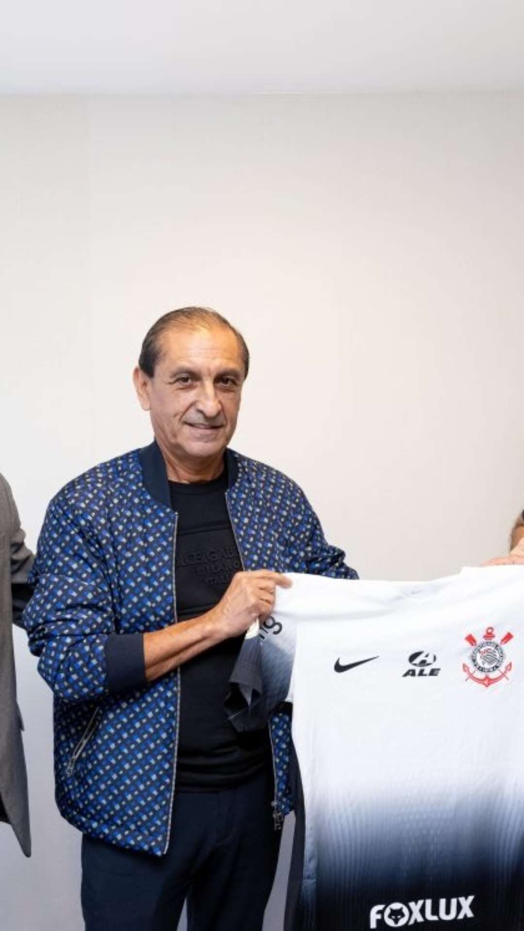 Corinthians anuncia Ramón Diaz como novo técnico; contrato vai até o fim de 2025