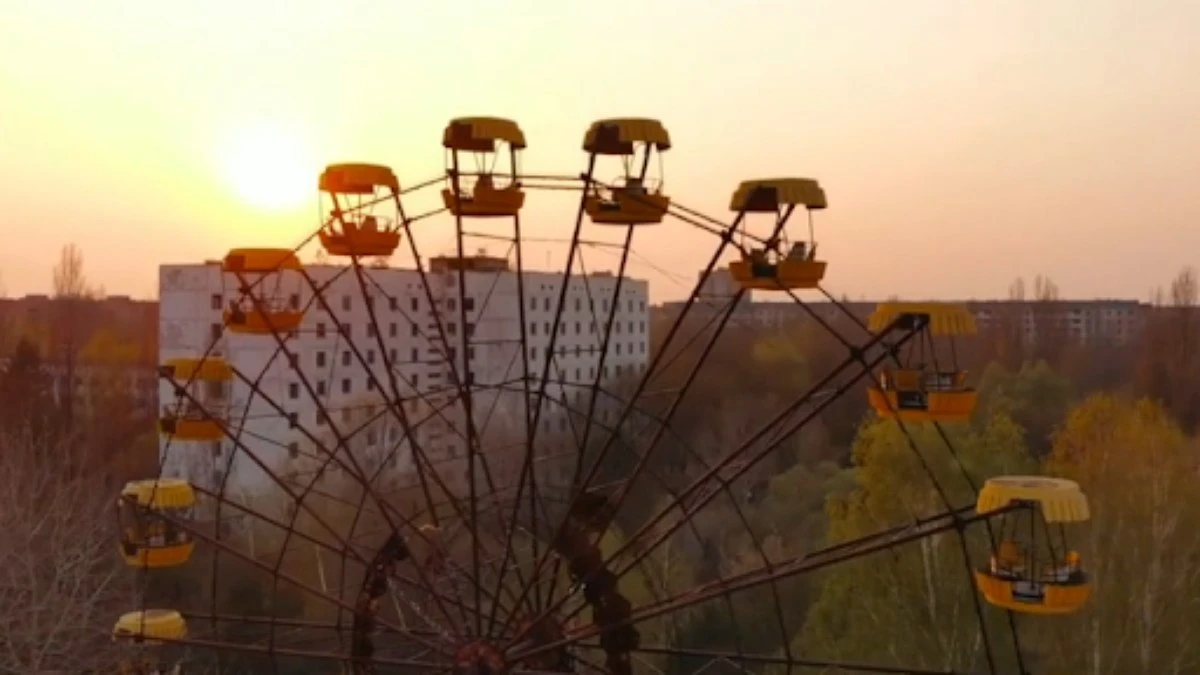 Drones sobrevoam parques abandonados; imagens são assombrosas