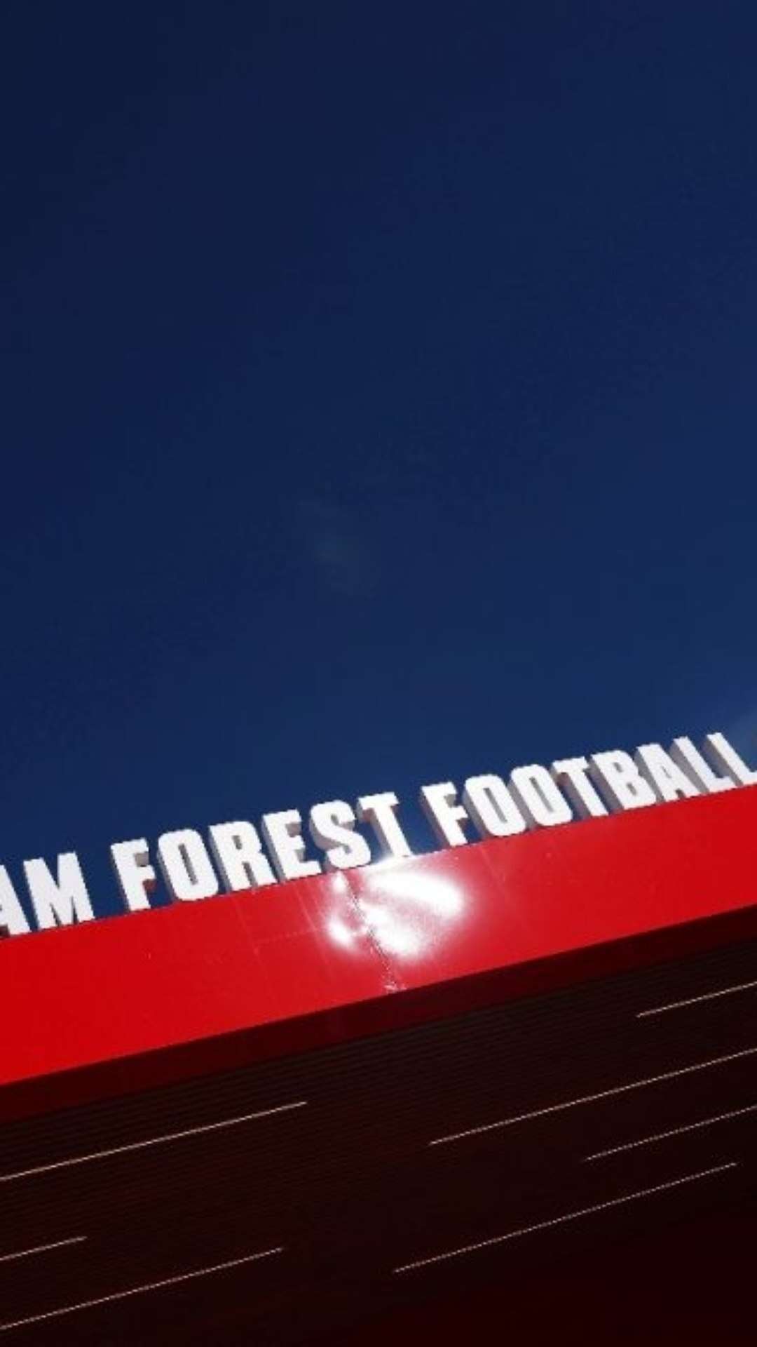 Nottingham Forest é multado pela Premier League por criticar o VAR por meio de rede social