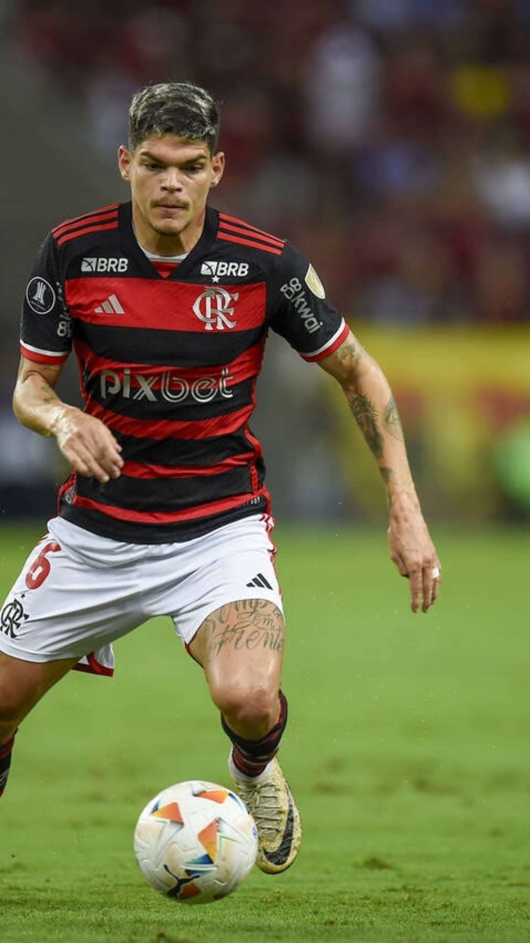 Ayrton Lucas e Alcaraz desfalcam o Flamengo contra o Vasco