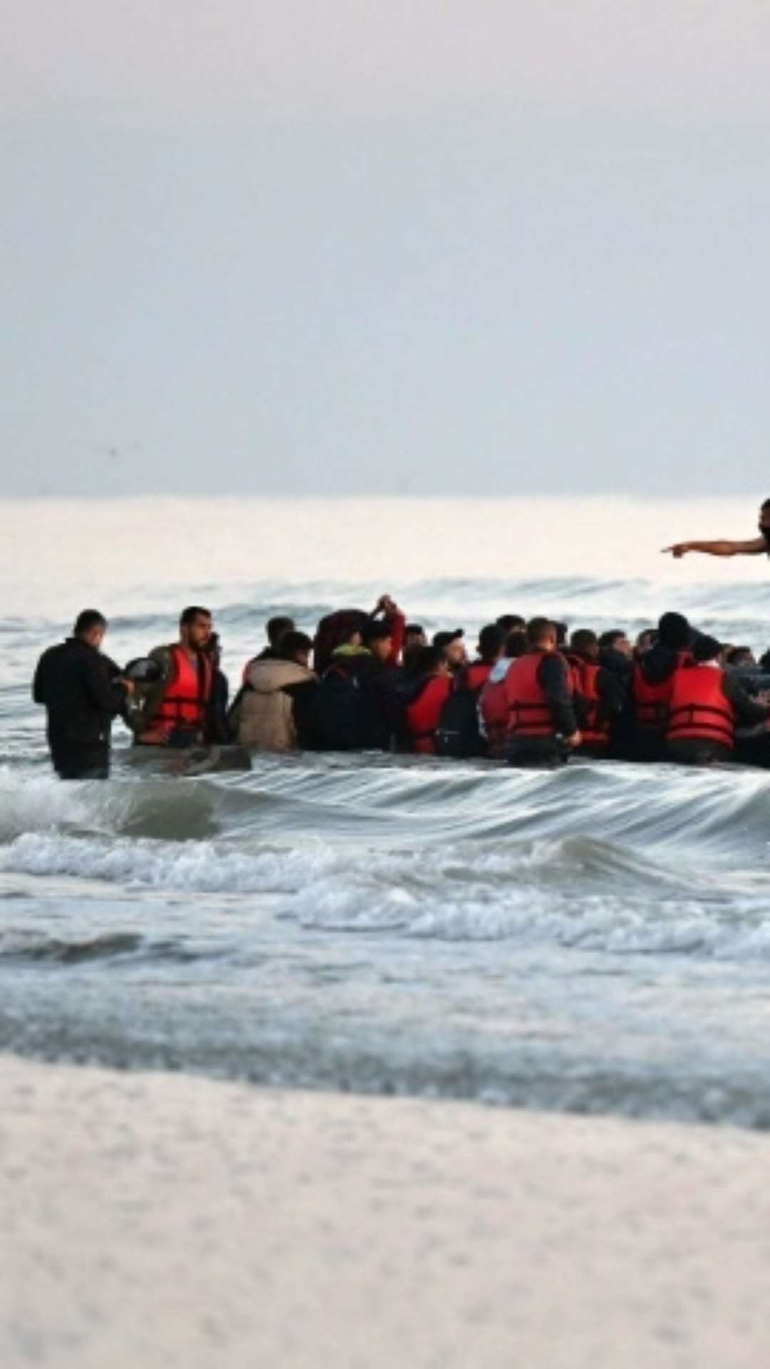 Justiça condena 18 pessoas a penas de até 15 anos por tráfico de migrantes na França