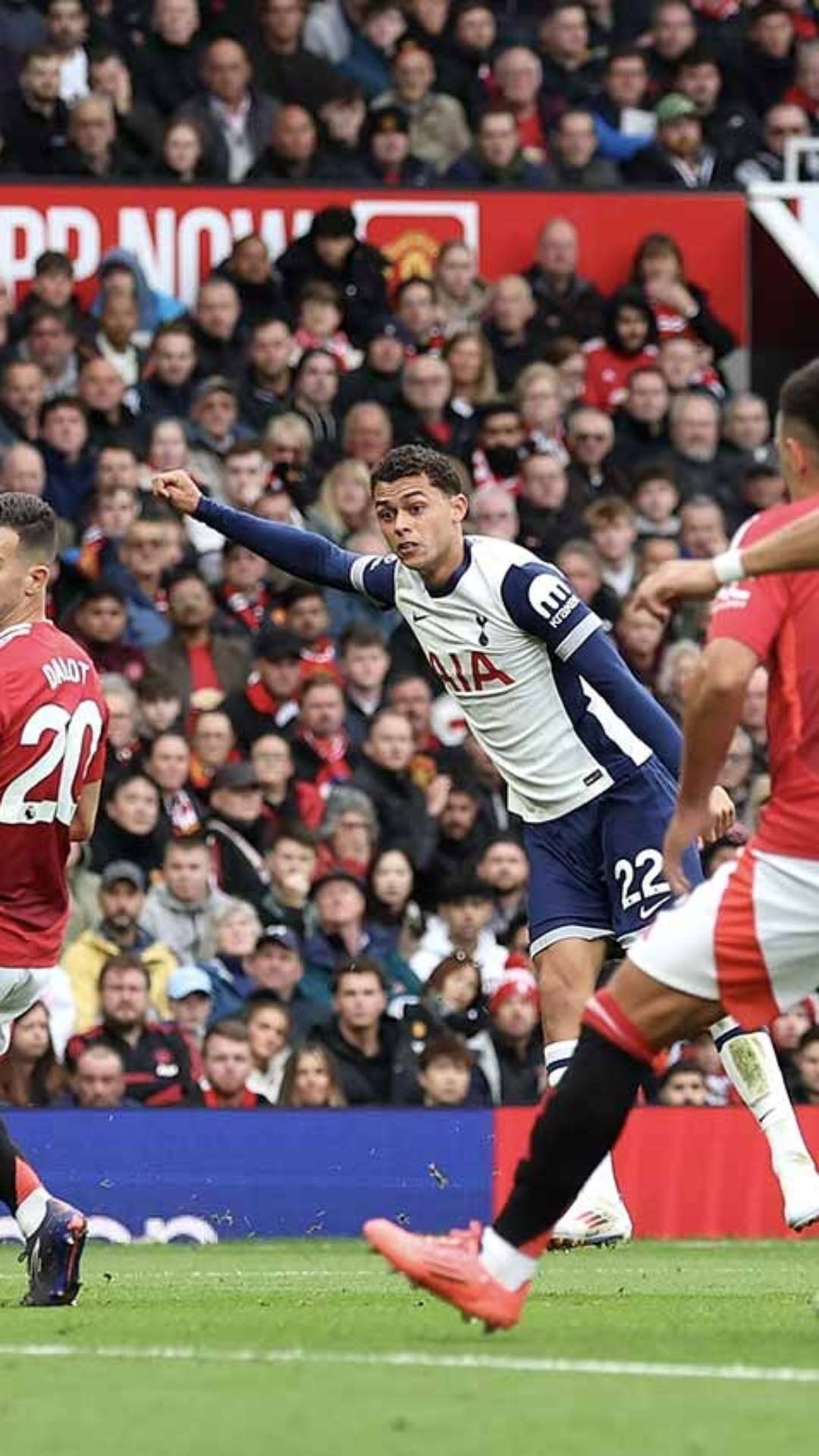 Tottenham vai até Manchester, pelo Inglês, e massacra o United