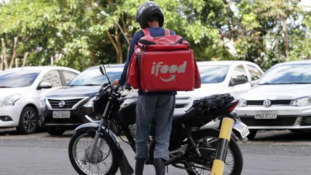 Justiça proíbe iFood de cobrar valor mínimo em pedidos; entenda