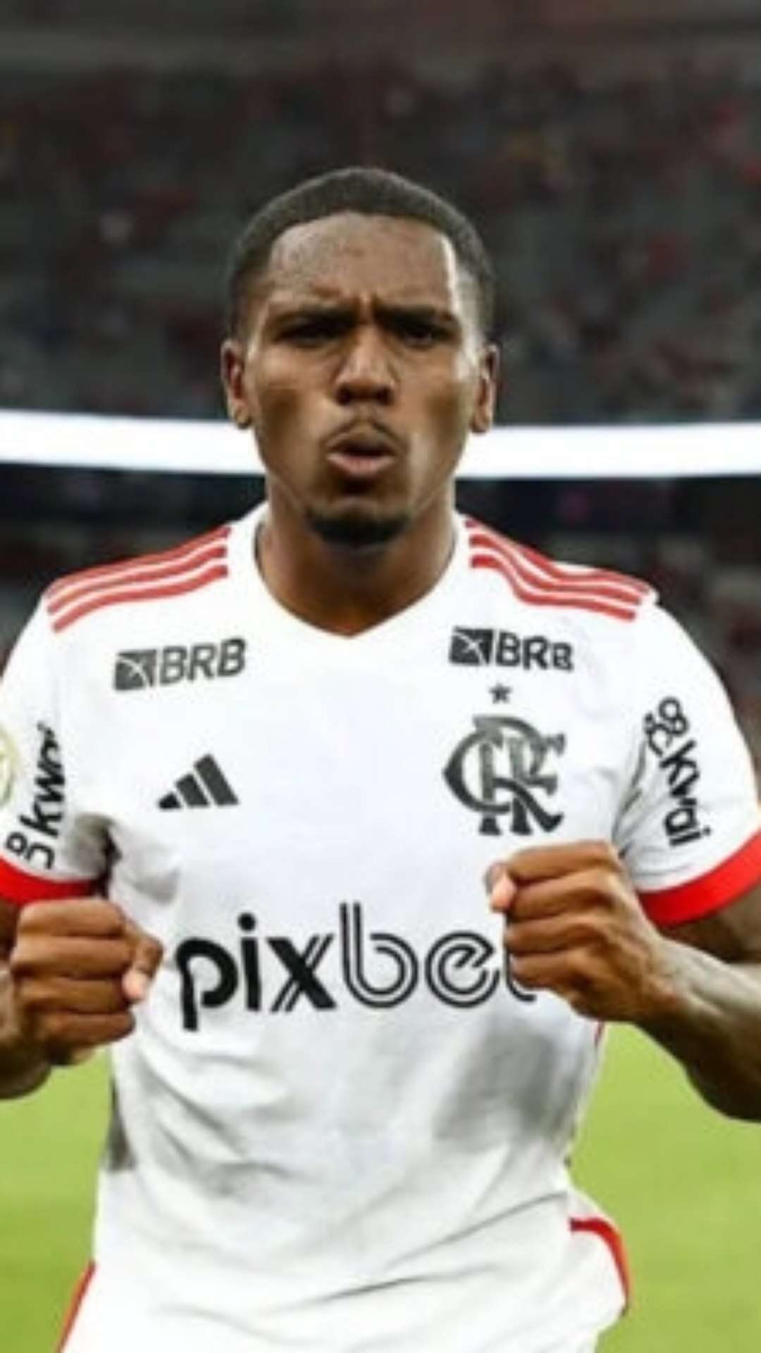 Flamengo encaminha renovação de Evertton Araújo