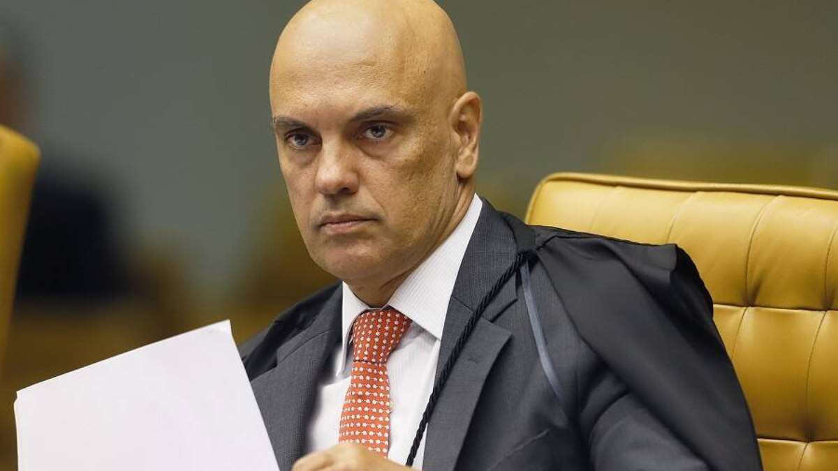 Moraes diz que dia de eleição não é para 'passear com fuzil'