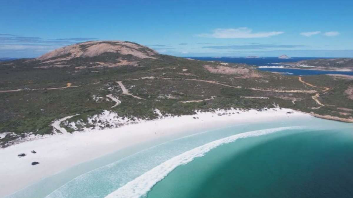 Surfista é atacado por tubarão e corpo some no mar