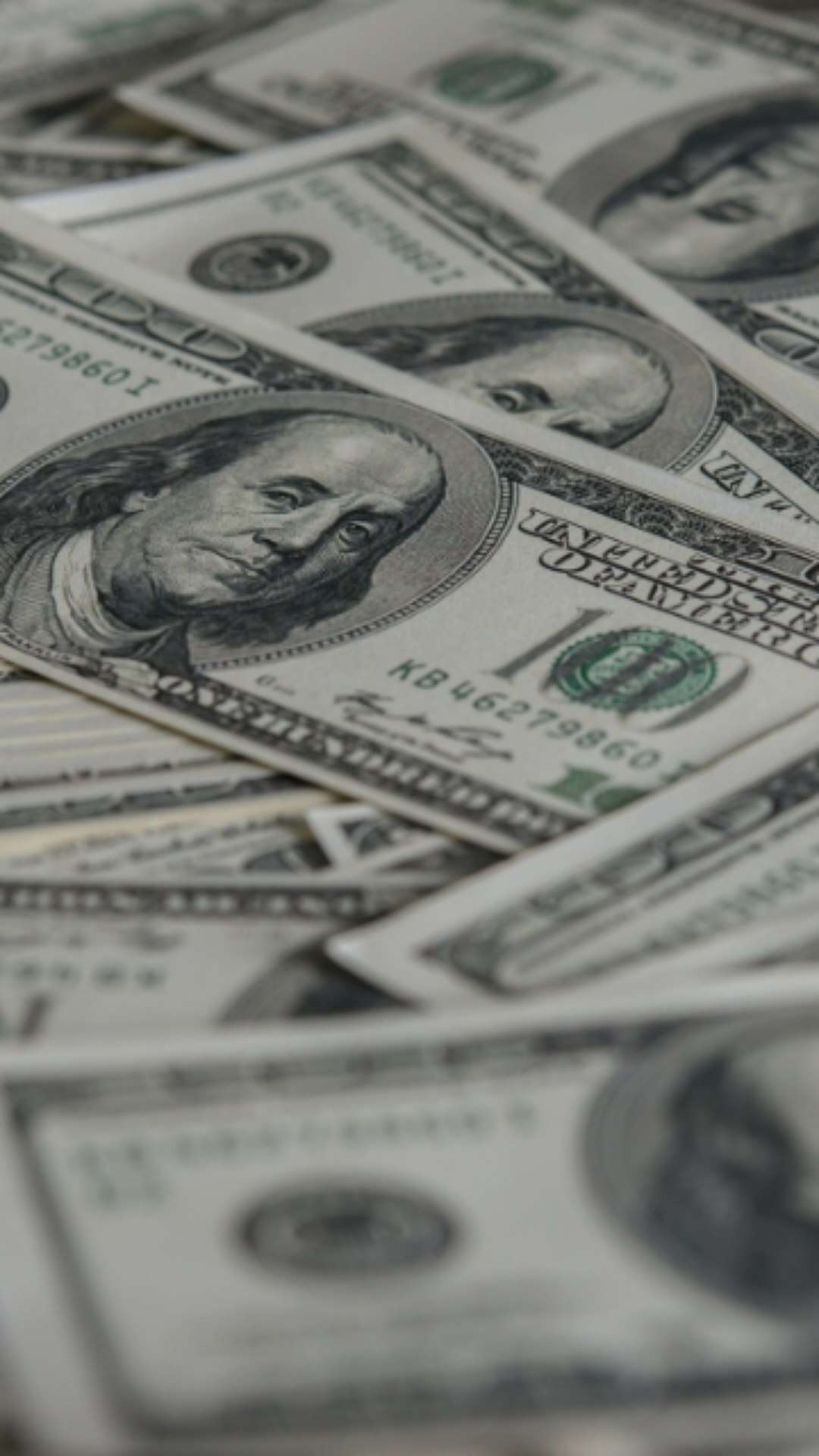 Dólar fecha em leve queda, cotado a R$ 6,1794, após leilão de US$ 3 bilhões