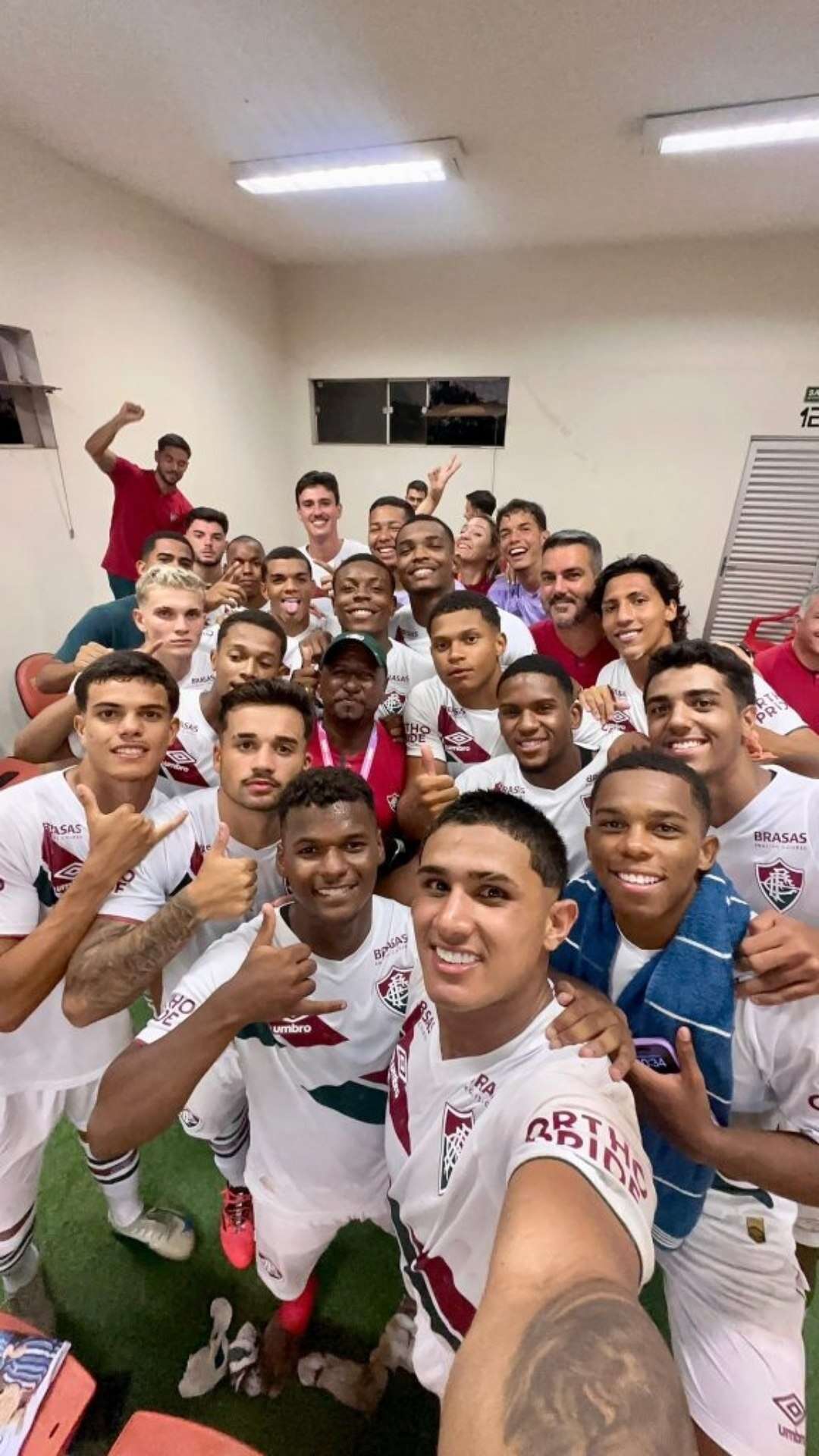 Fluminense goleia e avança na Copinha com show de promessas da base