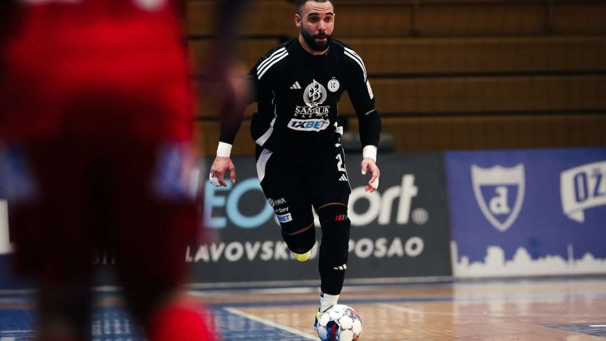 Goleiro brasileiro garante vaga na semifinal da UEFA Futsal Champions League de futsal