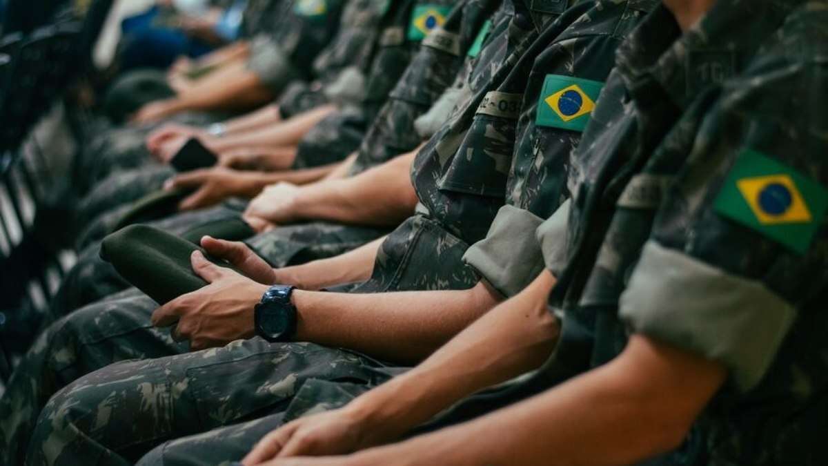 Exército prende 17 militares envolvidos no furto de metralhadoras