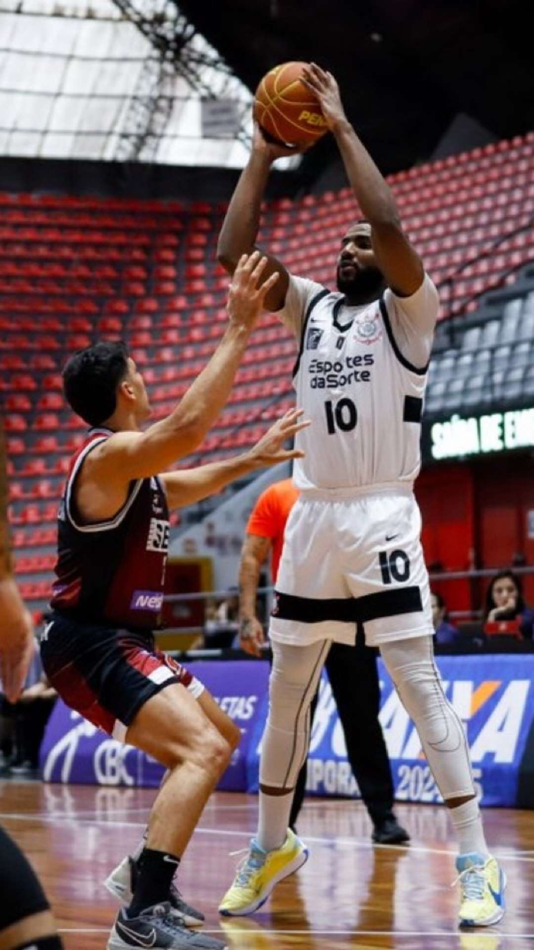 Favorito SESI Franca vence partida da NBB contra o Corinthians